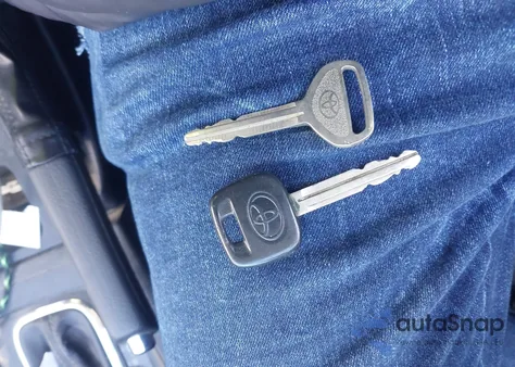 2010 Toyota Sienna Ce from USA, damaged, VIN 5TDKK4CC0AS337900